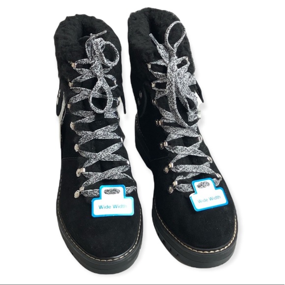 Time and Tru Women’s Cozy Hiker Boots - Picture 1 of 8